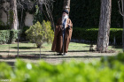رهبر معظم انقلاب اسلامی در روز درختکاری دو اصله نهال میوه کاشتند؛