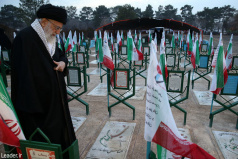 رهبر معظم انقلاب اسلامی در پیامی به ‌مناسبت آغاز هفته دفاع مقدس و روز مهمانی لاله‌ها: