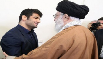 رهبر معظم انقلاب اسلامی در دیدار پهلوان سرافراز کشورمان علیرضا کریمی: