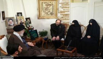 حضور در منزل شهیدان محمدحسین حدادیان و سیدعلی اندرزگو