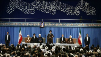 رهبر معظم انقلاب اسلامی در دیدار مسئولان نظام و سفرای کشورهای اسلامی: