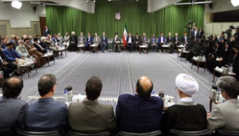 رهبر معظم انقلاب اسلامی در دیدار جمعی از شاعران و استادان زبان و ادب پارسی: