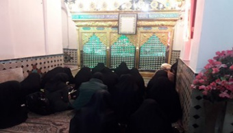 نمازگزاران جماعت صبح خوابگاه خواهران در محل امامزاده ابراهیم دعای پر فیض ندبه را قرائت کردند.