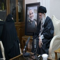 رهبر معظم انقلاب اسلامی در منزل سردار شهید سپهبد حاج قاسم سلیمانی: