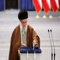 رهبر معظم انقلاب اسلامی در اولین دقایق آغاز رأی‌گیری: