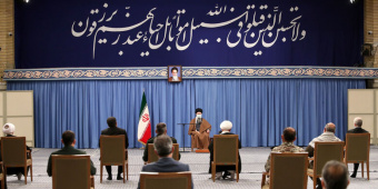 رهبر معظم انقلاب اسلامی در دیدار دست‌اندرکاران کنگره چهار هزار شهید استان یزد: