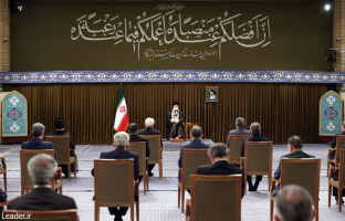 رهبر معظم انقلاب در دیدار هیئت دولت، جواب ندادن اعتماد به غرب را تجربه این دولت خواندند؛