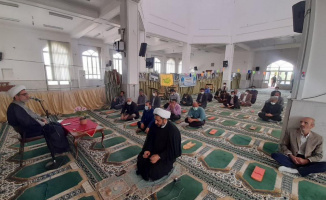 حجت الاسلام والمسلمین شاه فضل" روی ماندن در این دنیا حساب نکنید. هر لحظه اماده باشید".