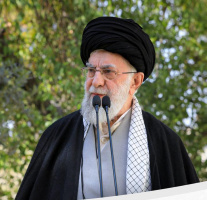 رهبر انقلاب اسلامی در روز درختکاری سه اصله نهال کاشتند؛