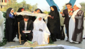 جشن ازدواج زوج دانشجو در جوار گلزار شهدای گمنام دانشگاه کاشان