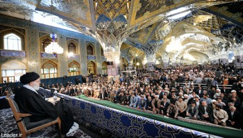 رهبر معظم انقلاب اسلامی در اجتماع عظیم زائران و مجاوران حرم رضوی علیه‌السلام