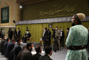 رهبر معظم انقلاب اسلامی در دیدار جمعی از شاعران و استادان زبان و ادب پارسی: