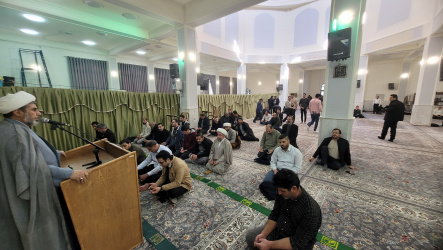 سخنرانی مسئول نهاد رهبری در مورد نقش بر آب شدن توطئه دشمنان ایران اسلامی در مسجد دانشگاه کاشان