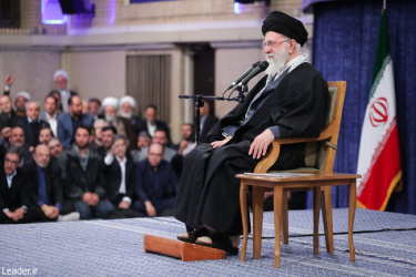 رهبر معظم انقلاب در دیدار پرشور هزاران نفر از مردم تبریز و آذربایجان شرقی: