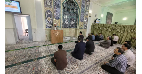 سخنرانی معاون نهاد رهبری در باب نماز اول وقت و اثرات آن در مسجد دانشگاه کاشان.