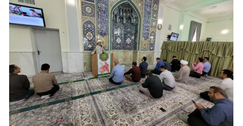 سخنرانی مسئول نهاد رهبری به مناسبت گرامیداشت روز کارگر و روز معلم در مسجد دانشگاه کاشان